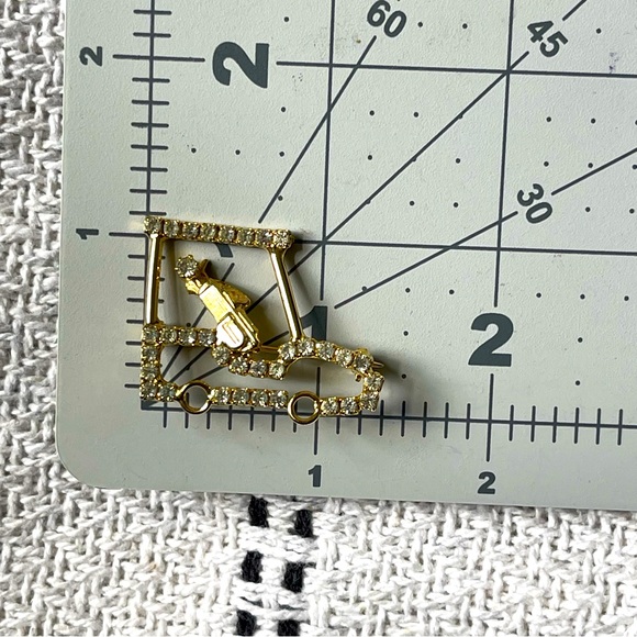 Vintage | Golf Cart with Clear Rhinestones Small Gold Tone Brooch Pin - Picture 5 of 14